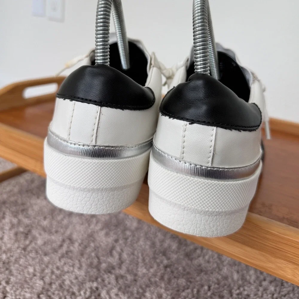 DV Dolce Vita Helix Sneakers Womens 8 Off White Black Metallic Silver Low Top